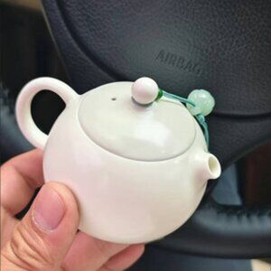 Classic White Teapot for Everyday Tea